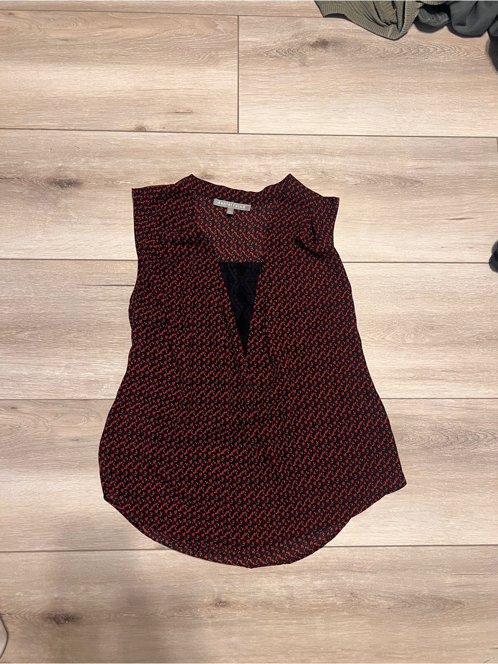 Daniel Rainn Red & Black Sleeveless Split-Neck Blouse